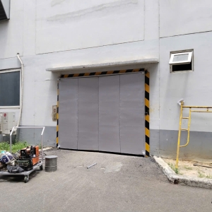 lap-dat-thang-may-cua-bao-ve-thang-nha-xuong