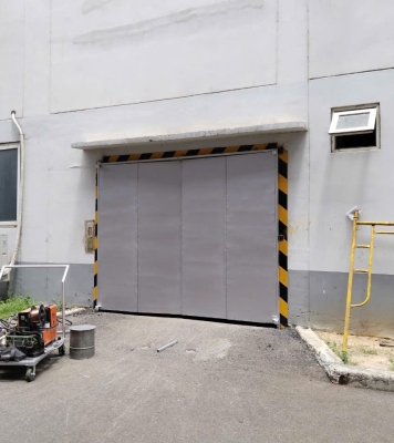 Lắp đặt thang máy, cửa bảo vệ thang nhà xưởng